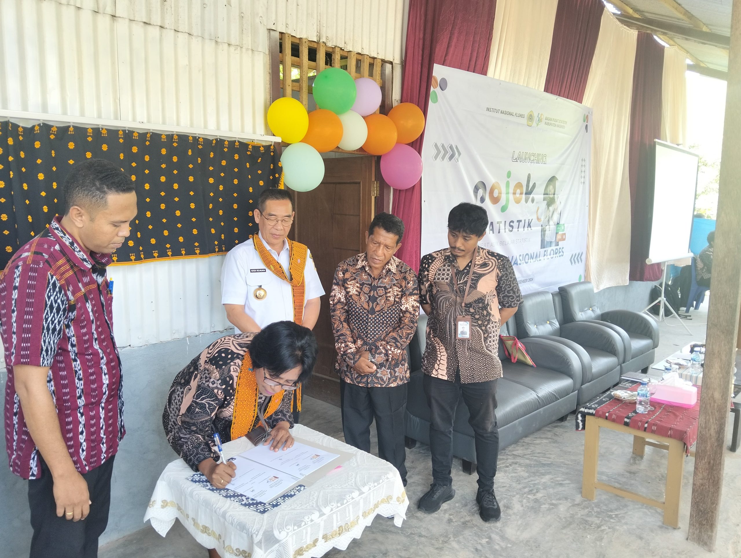 Pj Bupati Nagekeo Meresmikan Pojok Statistik di Kampus INF (3)