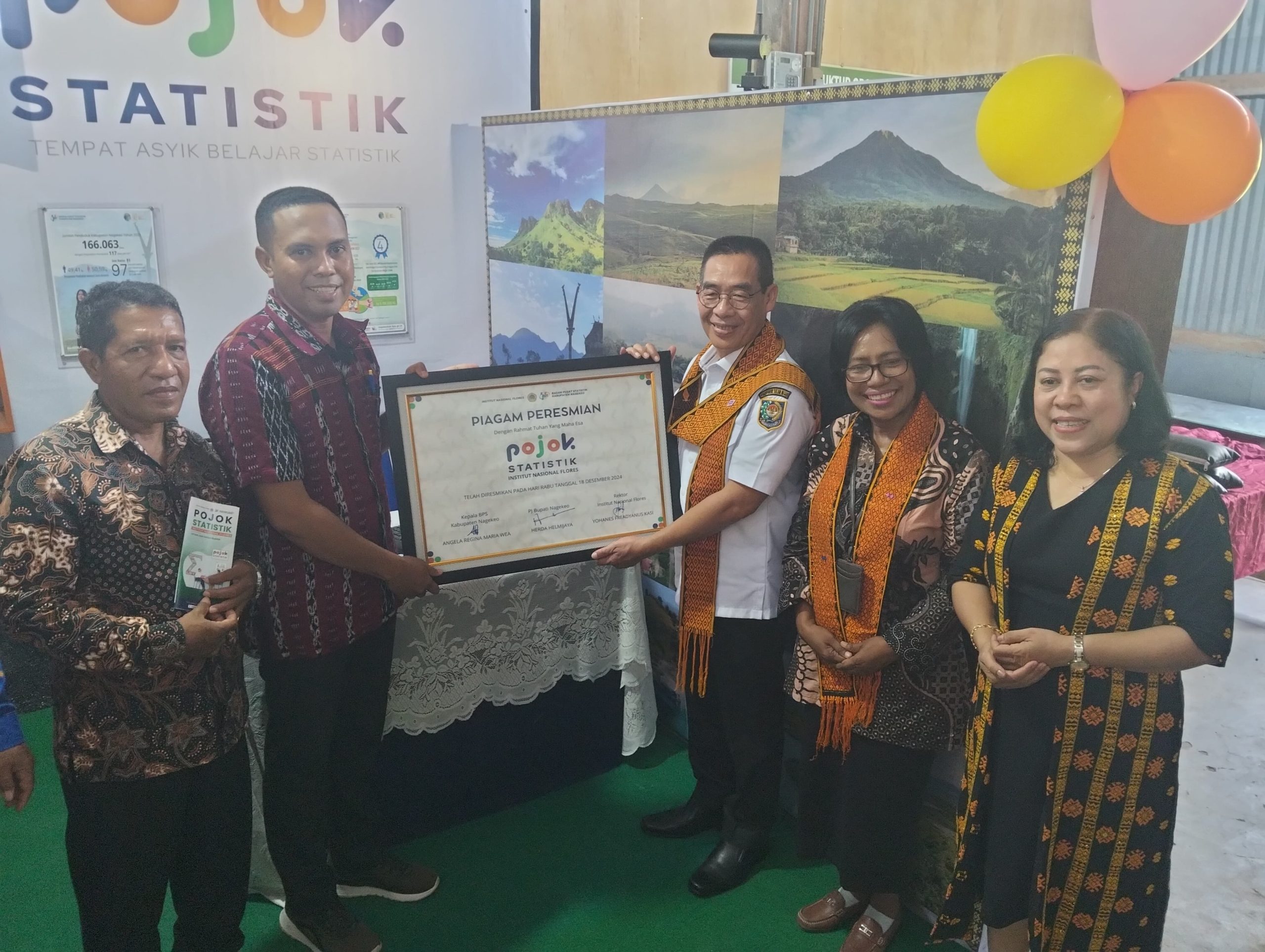 Pj Bupati Nagekeo Meresmikan Pojok Statistik di Kampus INF (4)