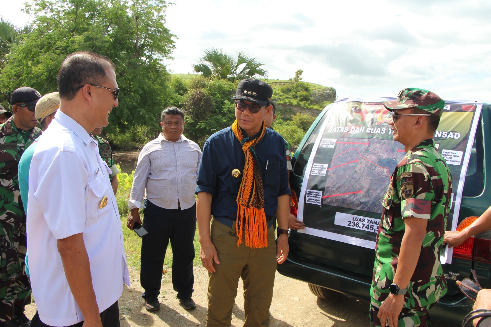 Pj. Gubernur NTT Tinjau Lokasi Batalyon TNI (1)