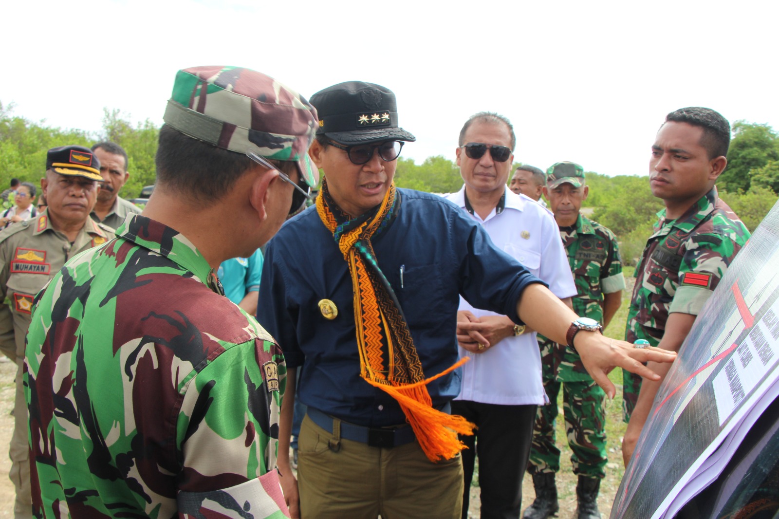 Pj. Gubernur NTT Tinjau Lokasi Batalyon TNI (1)1