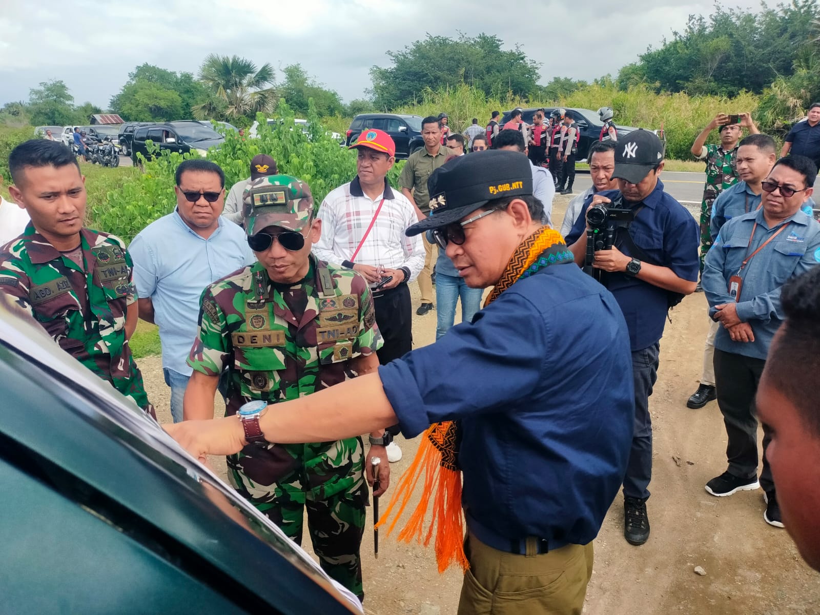 Pj. Gubernur NTT Tinjau Lokasi Batalyon TNI (8)