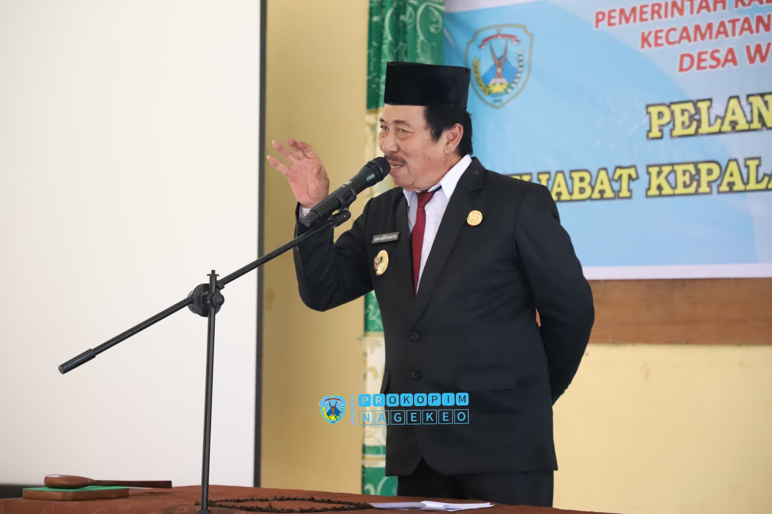 Bupati Nagekeo Lantik Penjabat Kepala Desa Woewutu (3)