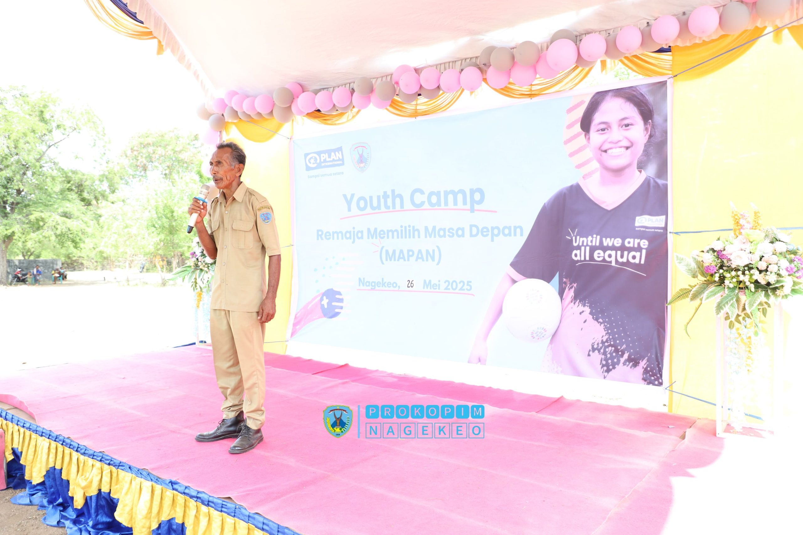 Bupati Simplisius Donatus membuka kegiatan Youth Camp AMAN Tingkat Kabupaten Nagekeo (4)