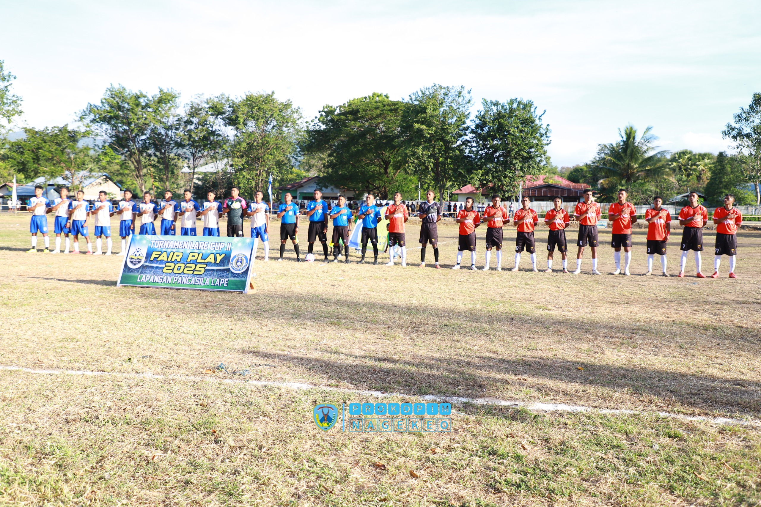 Bupati Nagekeo Membuka Dengan Resmi Turnamen Sepak Bola Lape Cup II (1)