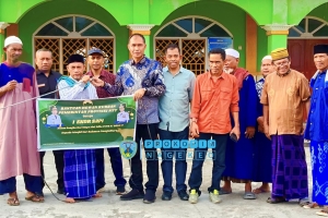 Gubernur NTT Serahkan Bantuan Hewan Qurban di Masjid Nurrahman Nangadhero
