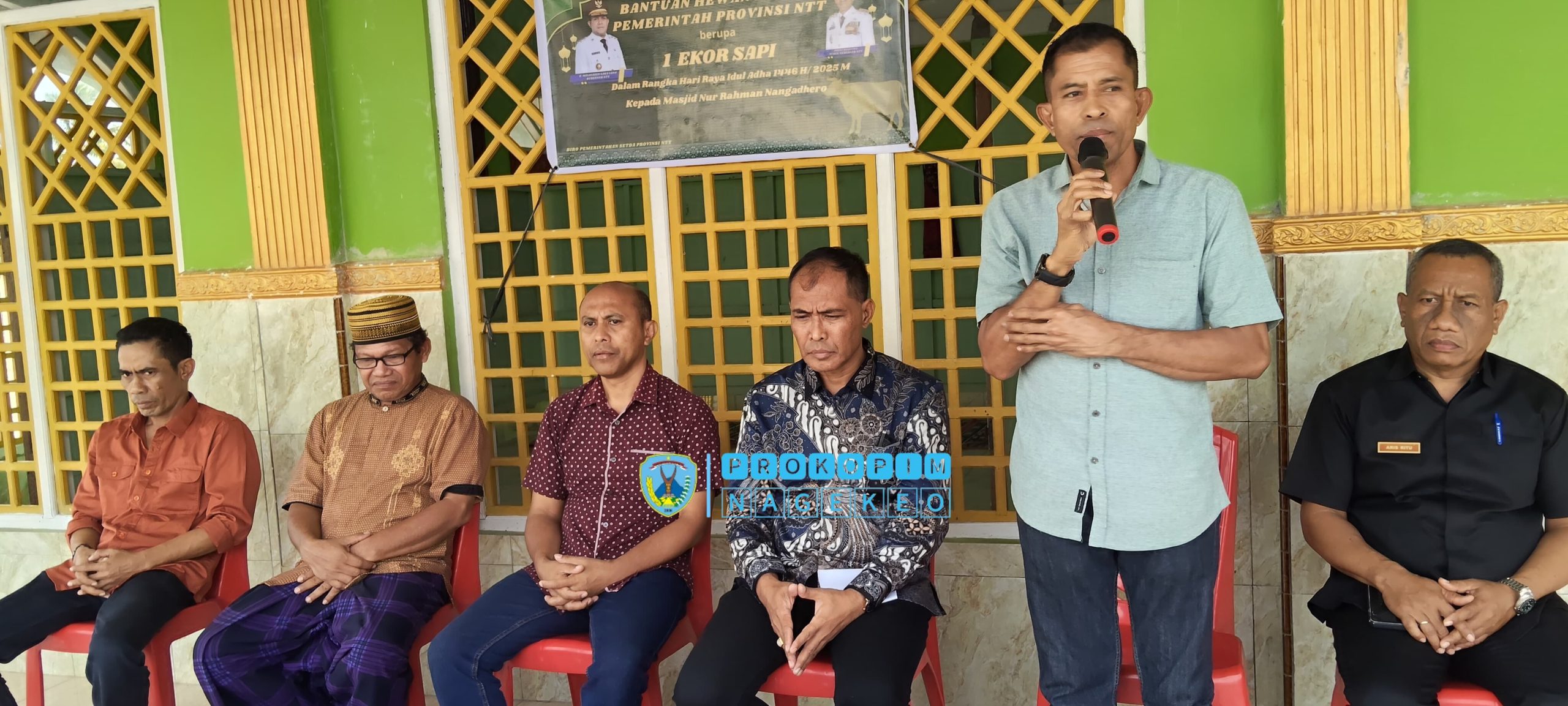 Gubernur NTT Serahkan Bantuan Hewan Qurban di Masjid Nurrahman Nangadhero (3)