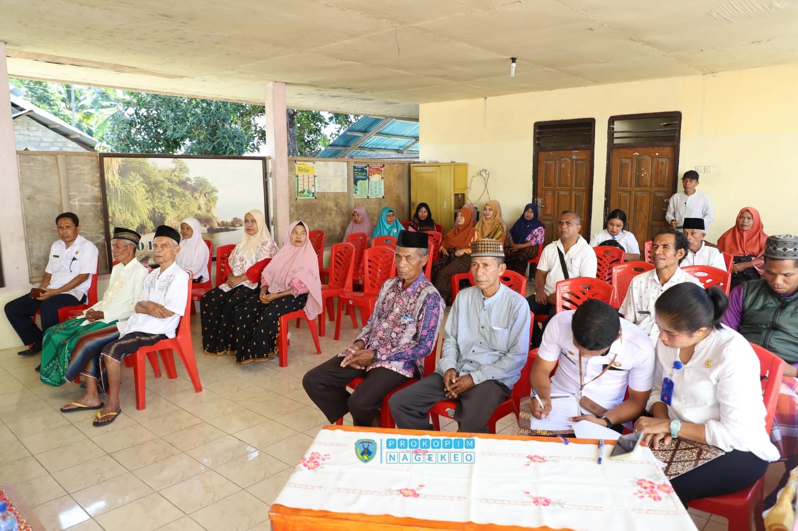 Jelang Hari Raya Idul Adha 1446 H, Bupati Nagekeo Serahkan Bantuan Hewan Kurban (3)