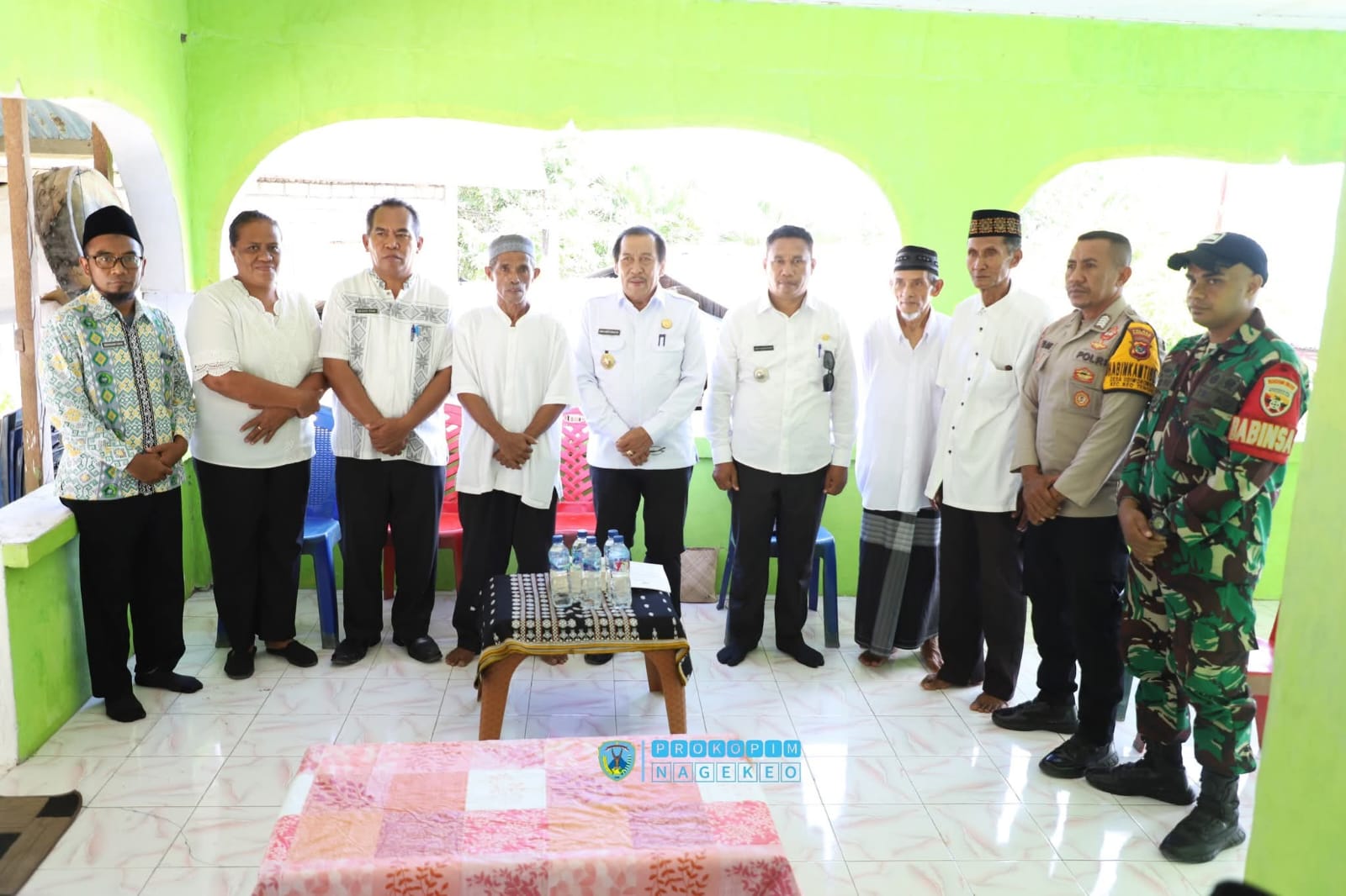 Jelang Hari Raya Idul Adha 1446 H, Bupati Nagekeo Serahkan Bantuan Hewan Kurban (4)