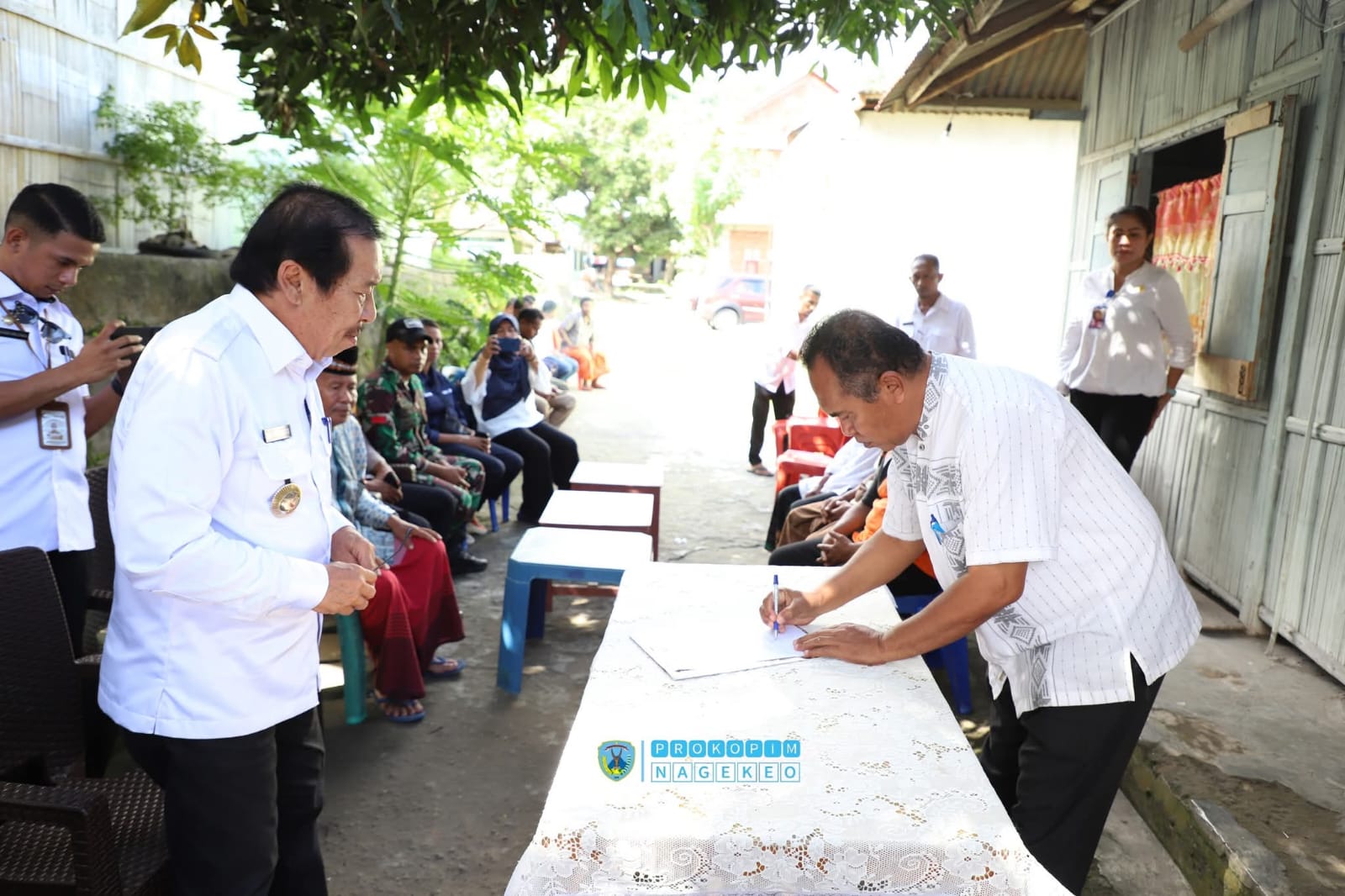 Jelang Hari Raya Idul Adha 1446 H, Bupati Nagekeo Serahkan Bantuan Hewan Kurban (7)