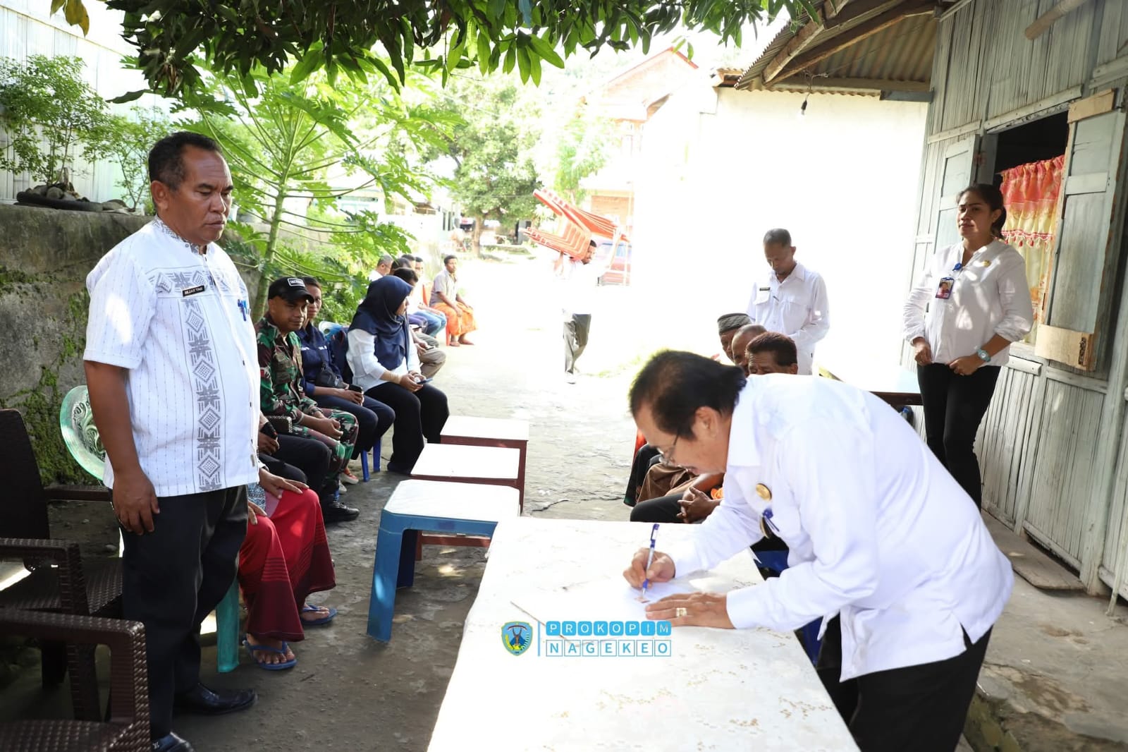 Jelang Hari Raya Idul Adha 1446 H, Bupati Nagekeo Serahkan Bantuan Hewan Kurban (8)