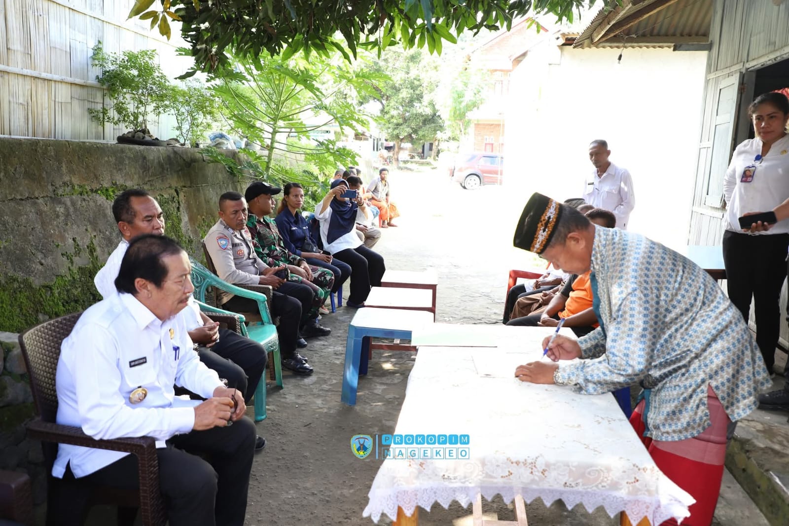 Jelang Hari Raya Idul Adha 1446 H, Bupati Nagekeo Serahkan Bantuan Hewan Kurban (9)