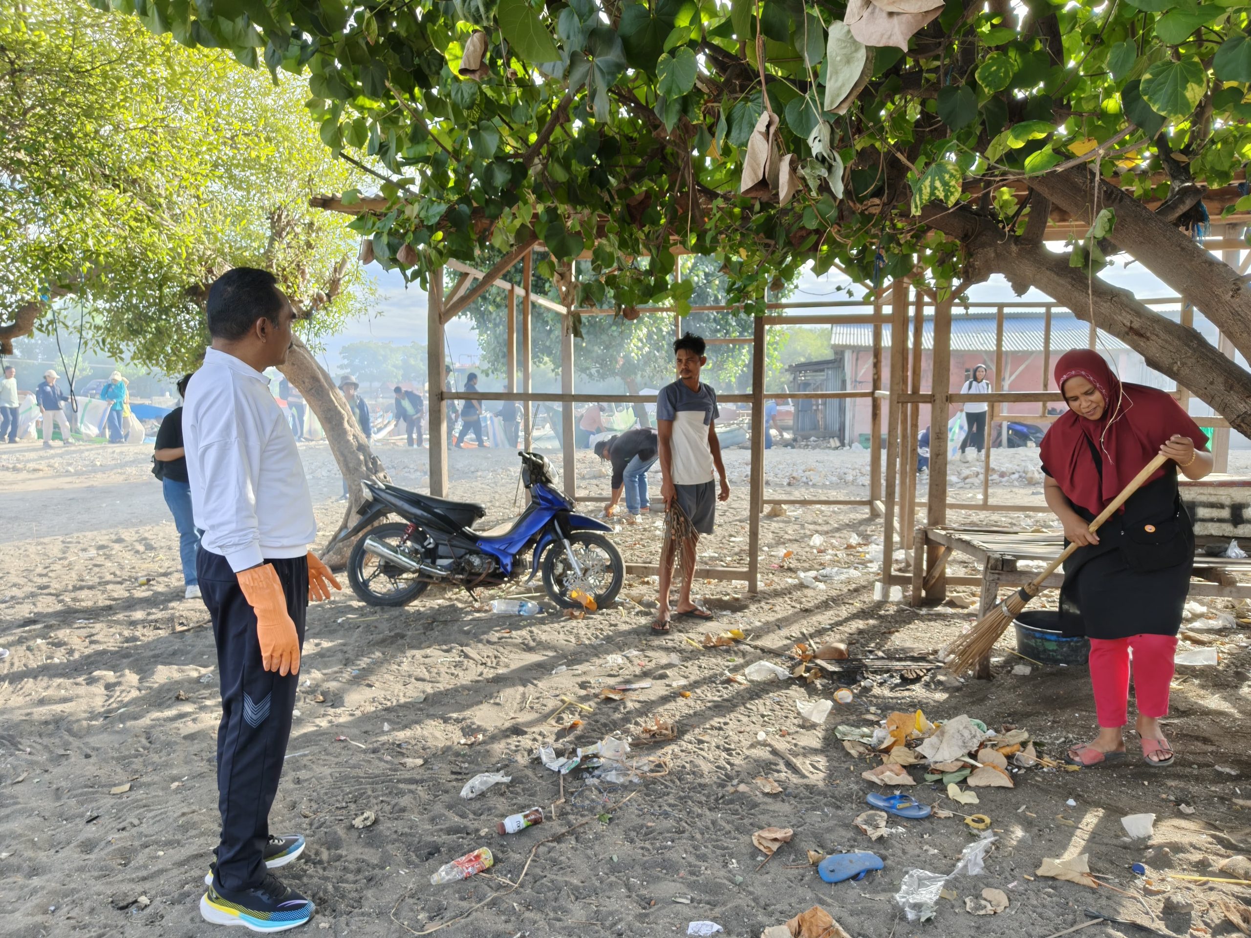 Wakil Bupati Nagekeo Pimpin Aksi Nyata Bersih Sampah Plastik (2)