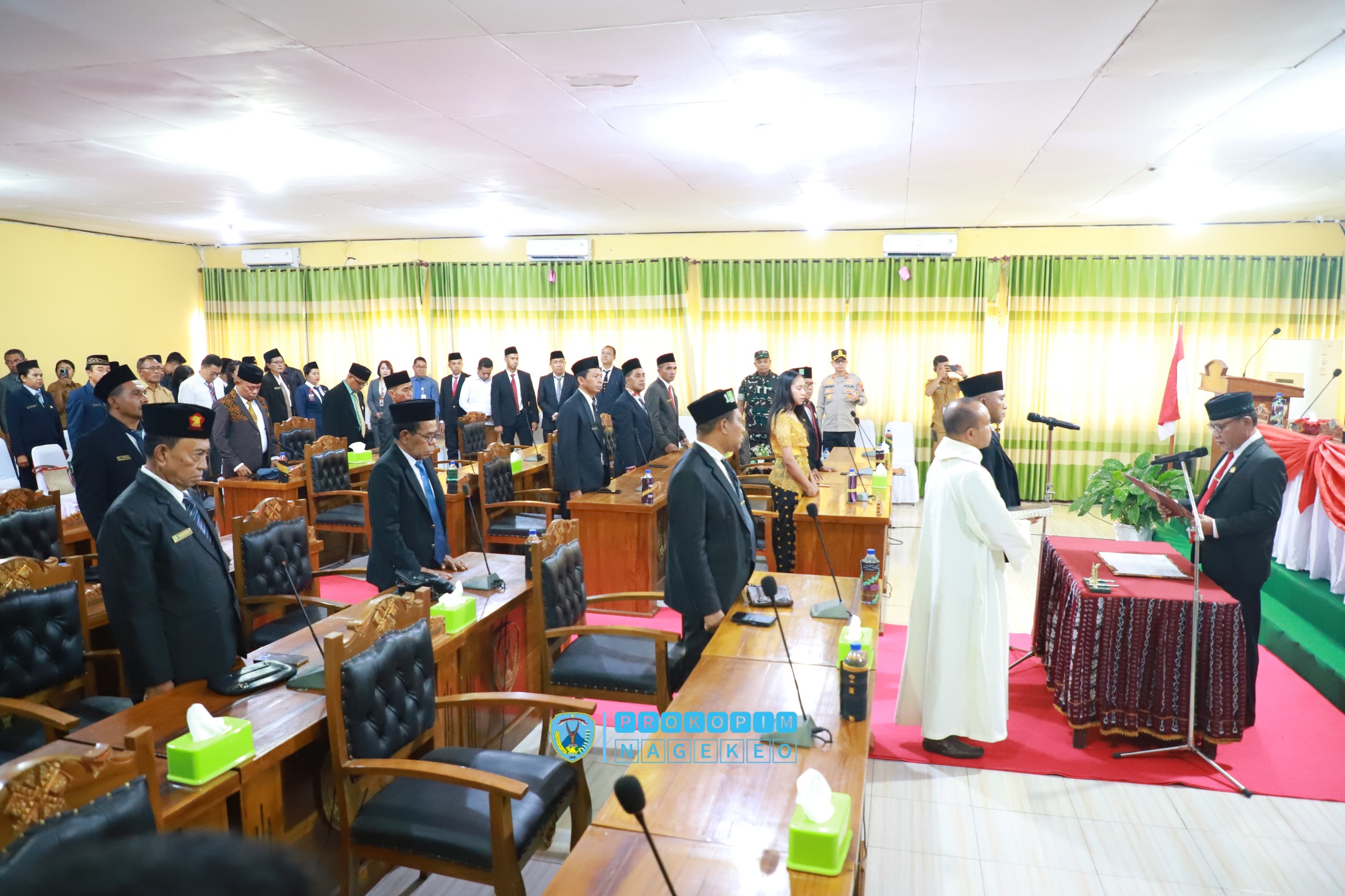 Bupati Nagekeo Menghadiri Acara Peresmian Pengangkatan PAW Anggota DPRD Kabupaten Nagekeo Masa Jabatan Tahun 2024-2029 (3)