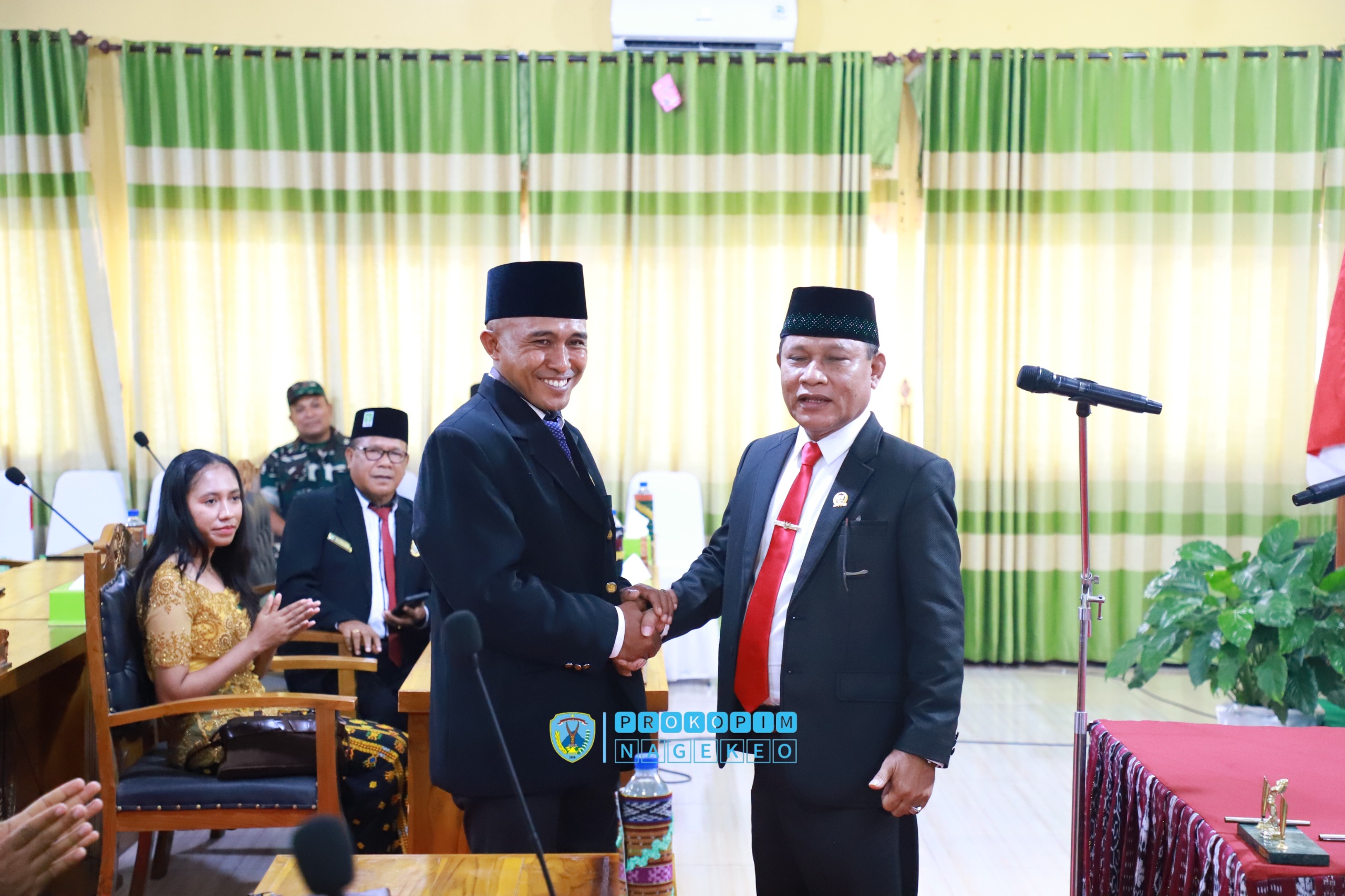 Bupati Nagekeo Menghadiri Acara Peresmian Pengangkatan PAW Anggota DPRD Kabupaten Nagekeo Masa Jabatan Tahun 2024-2029 (4)