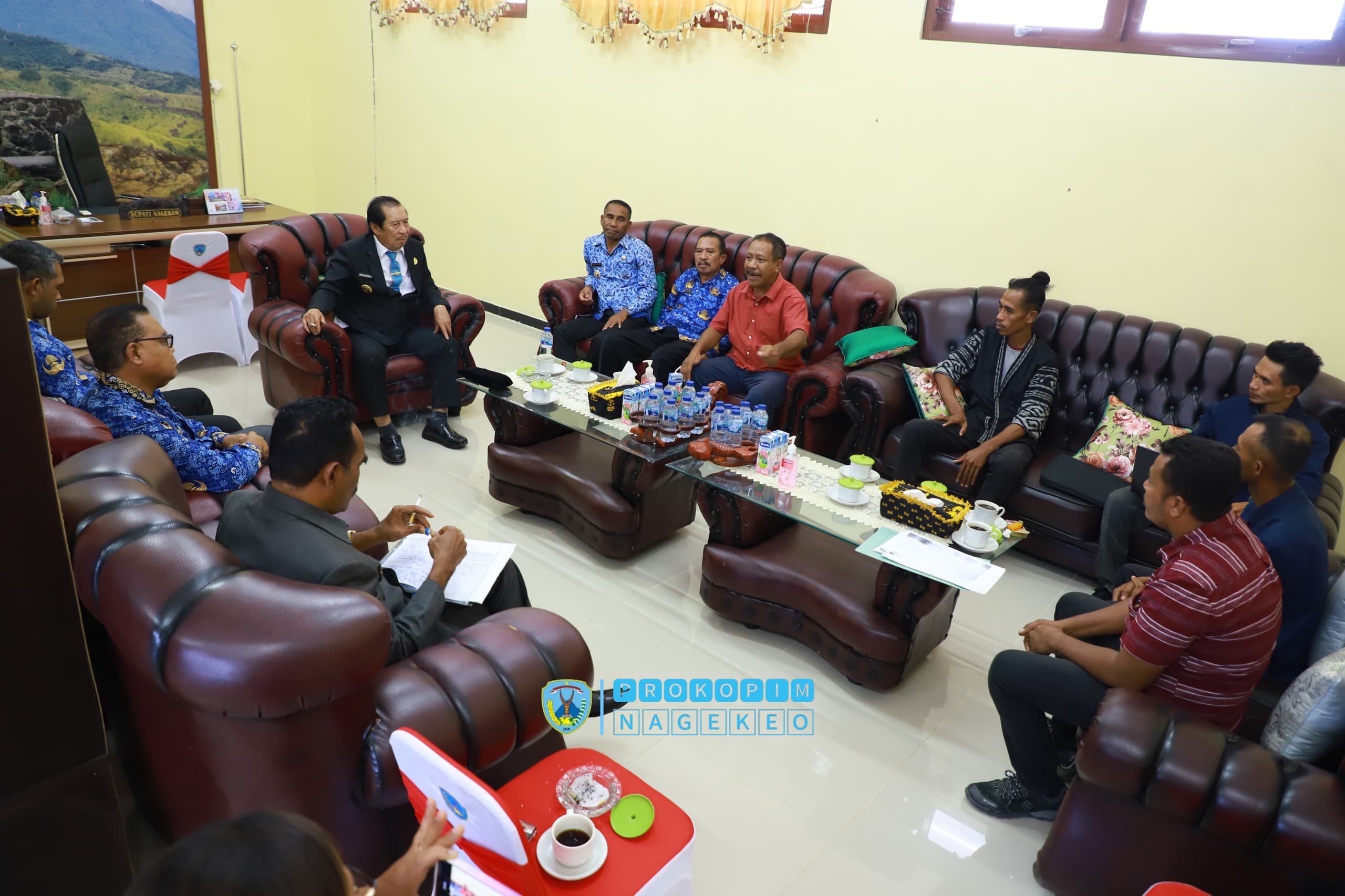 Bupati dan Wakil Bupati Nagekeo Audiensi Bersama Perwakilan Masyarakat Tonggurambang (1)