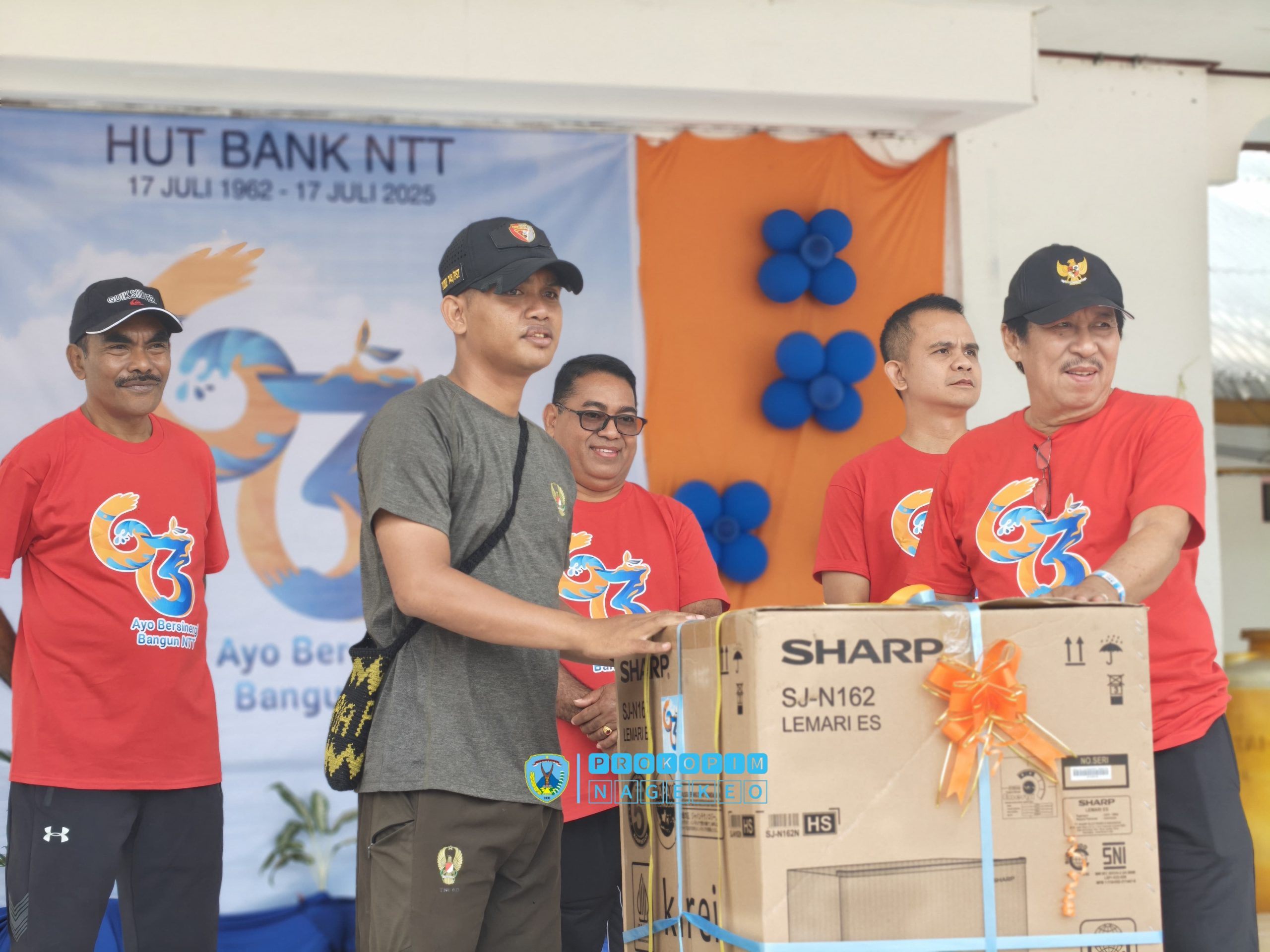 Bupati dan Wakil Bupati Nagekeo Ikut Jalan Sehat Bersama Bank NTT Cabang Mbay (2)