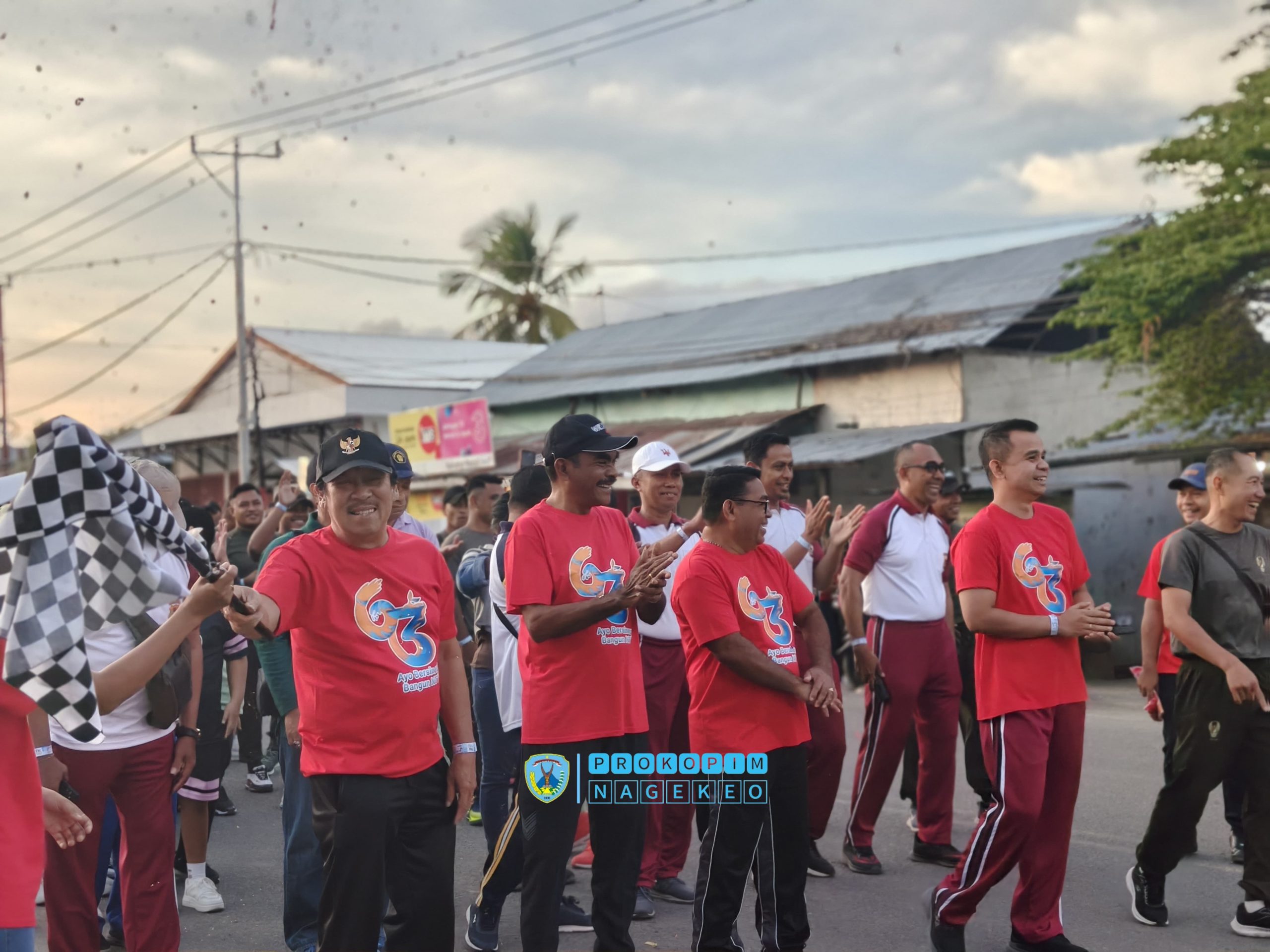 Bupati dan Wakil Bupati Nagekeo Ikut Jalan Sehat Bersama Bank NTT Cabang Mbay (3)