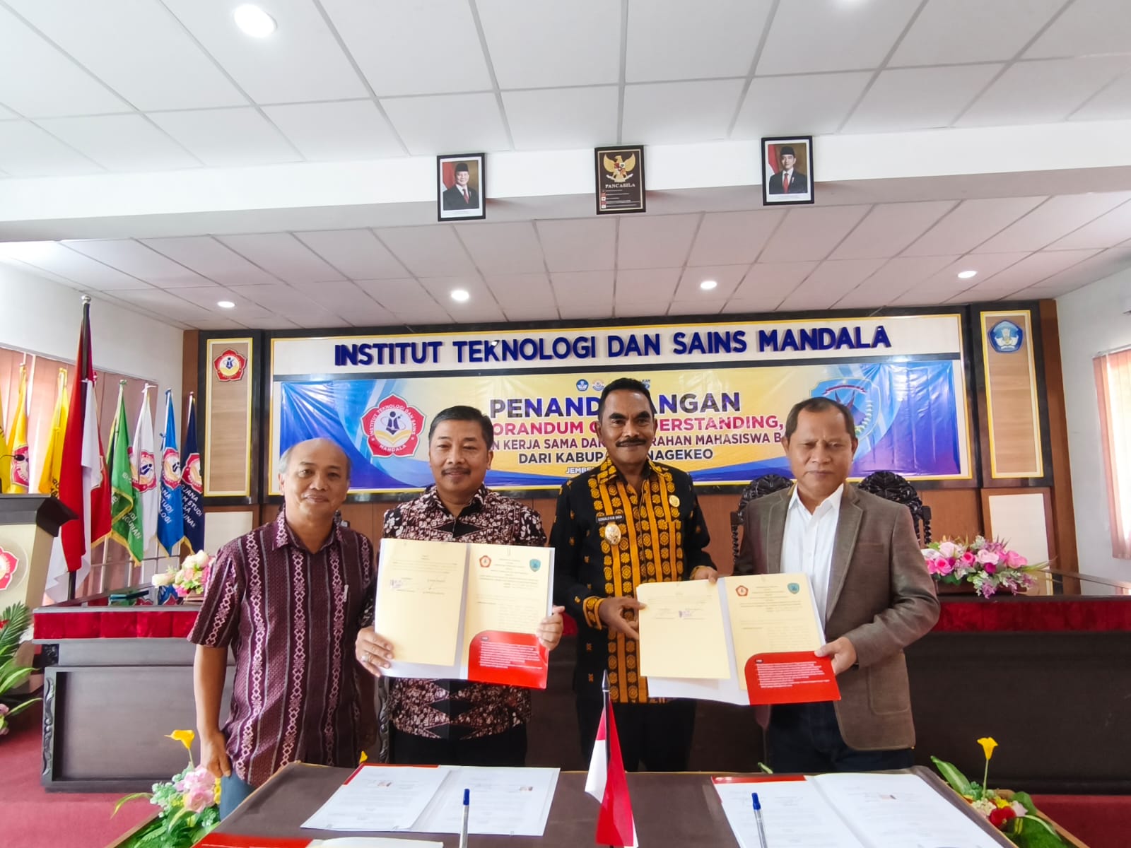 Penandatanganan PKS Antara Pemkab Nagekeo dan ITS Mandala Jember (1)