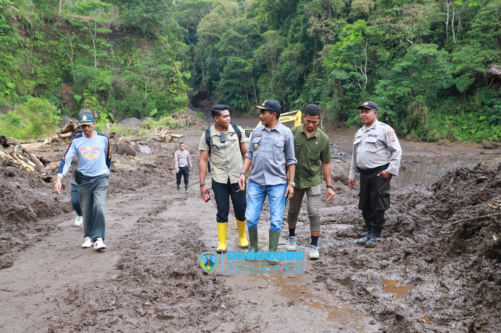 Wakil Bupati Nagekeo Tinjau Lokasi Banjir Bandang di Mauponggo (1)