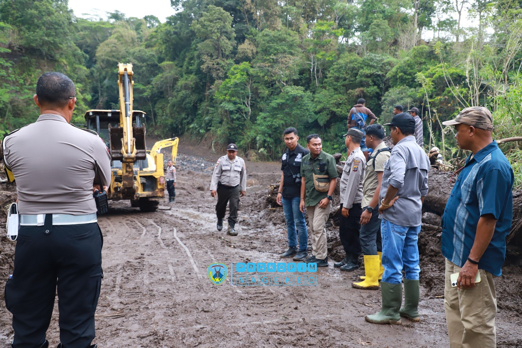 Wakil Bupati Nagekeo Tinjau Lokasi Banjir Bandang di Mauponggo (2)