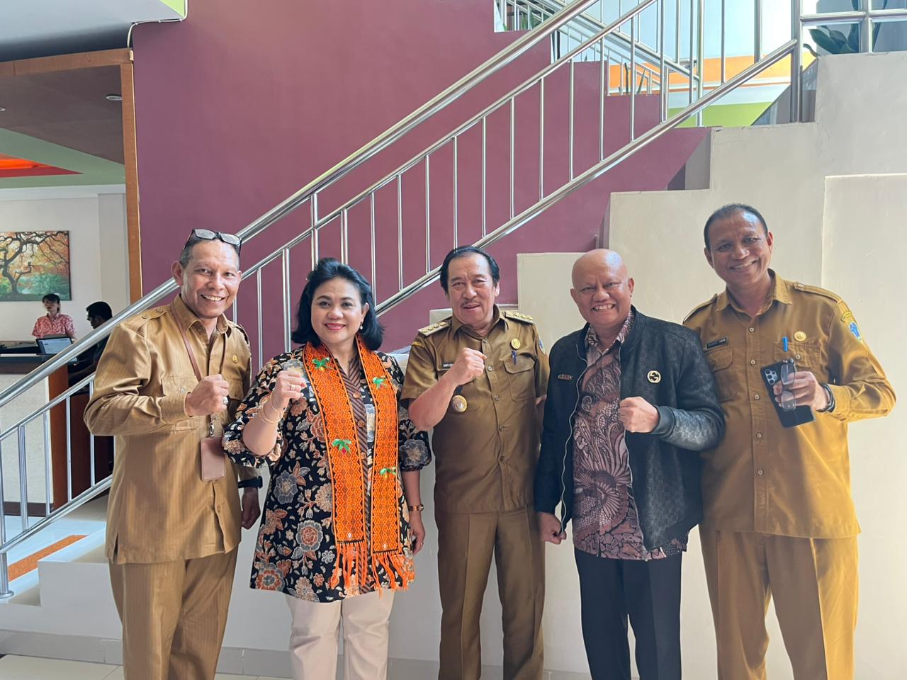 Bupati Nagekeo Bertemu Anggota DPR-RI Anita Jacoba Gah Bahas Fasilitas Sekolah di Nagekeo (4)