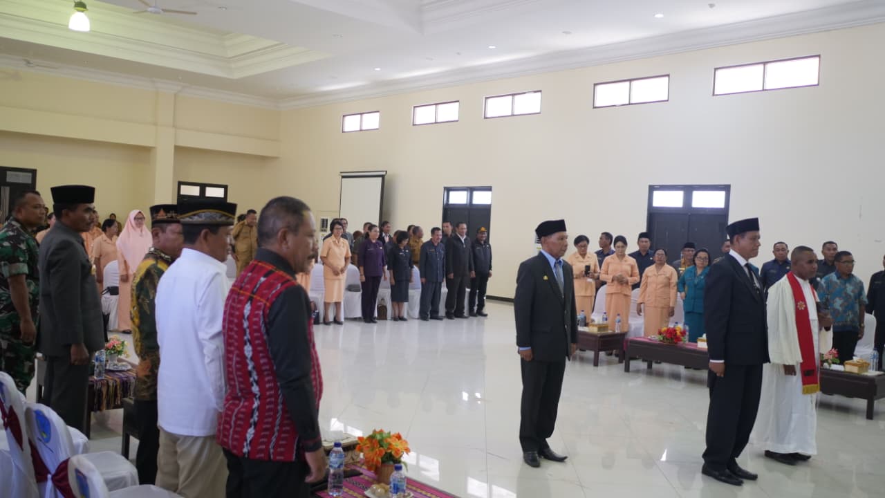 Bupati Nagekeo Lantik Penjabat Sekda dan Ketua Dharma Wanita Persatuan Kabupaten Nagekeo (4)