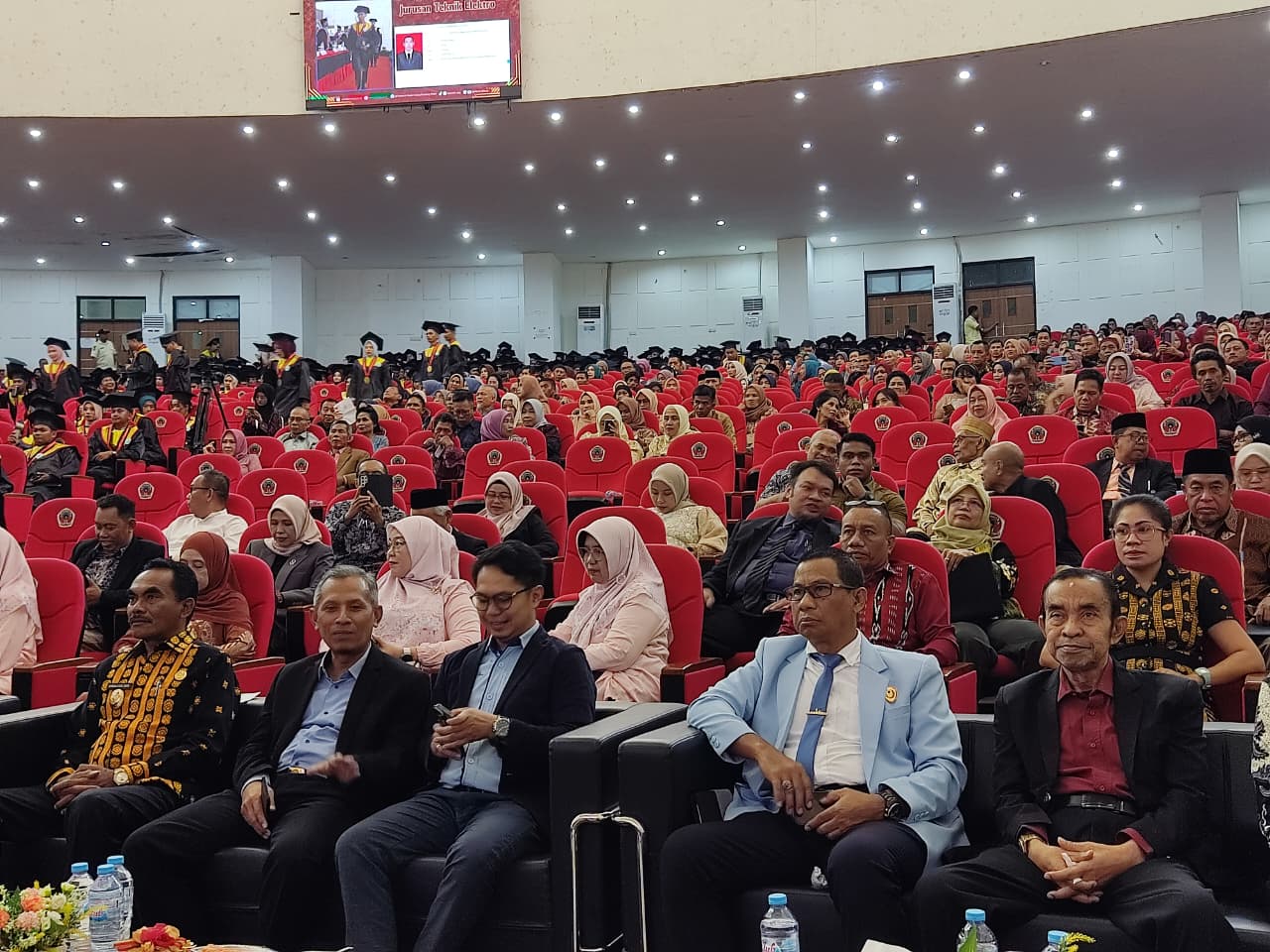 Wakil Bupati Nagekeo Hadiri Sidang Senat dan Wisuda Mahasiswa Politeknik Negeri Ujung Pandang (PNUP) (2)