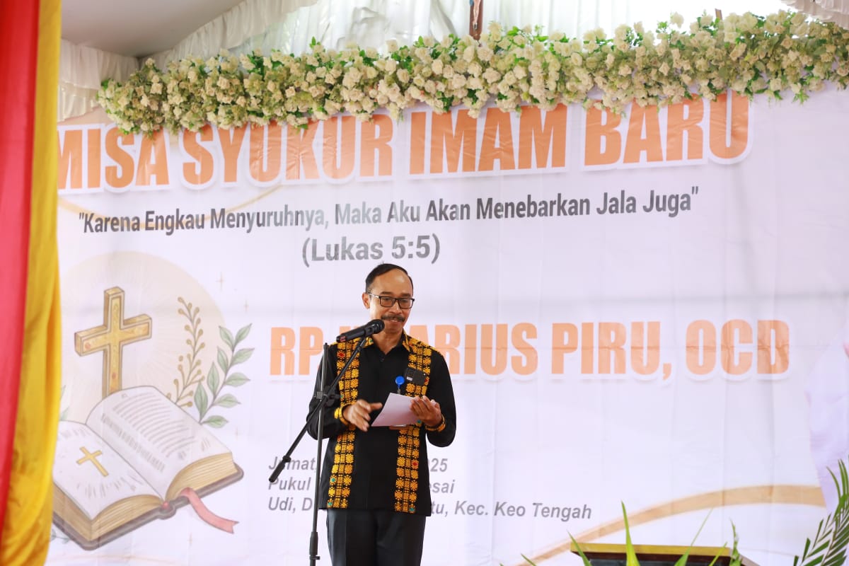 Wakili Bupati Nagekeo Plt. Asisten III Hadiri Misa Syukur Imam Baru, RP. Hilarius Piru, OCD (1)