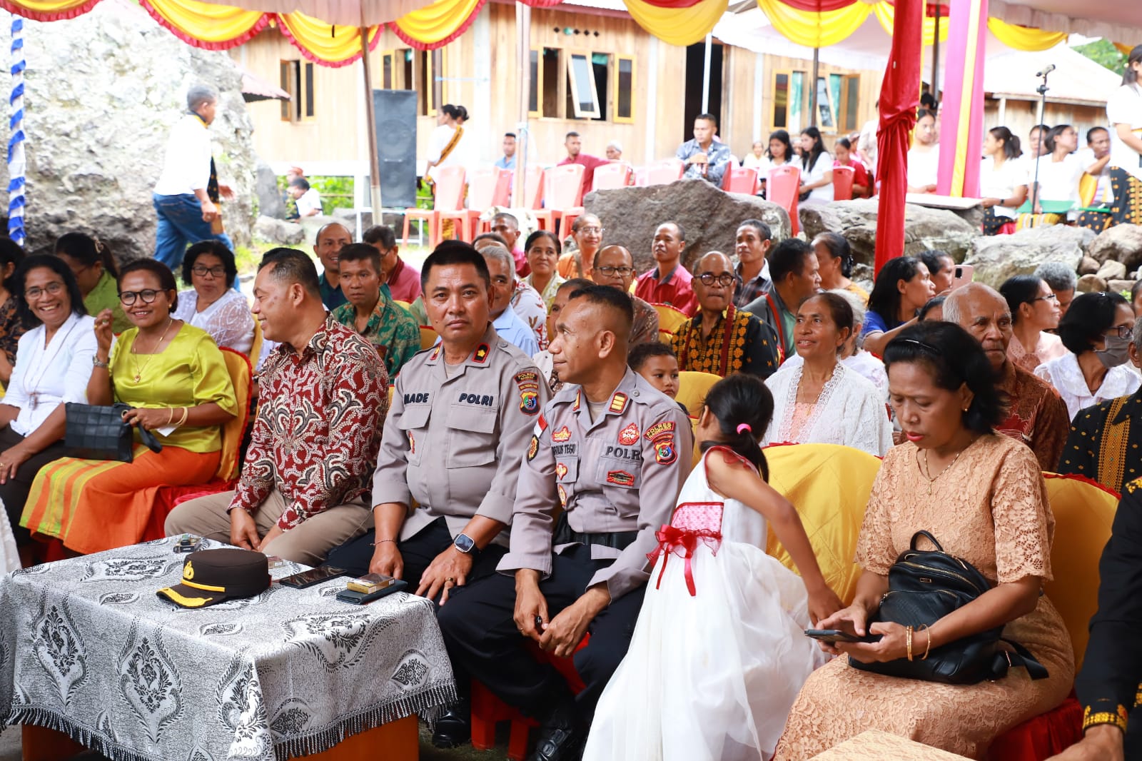 Wakili Bupati Nagekeo Plt. Asisten III Hadiri Misa Syukur Imam Baru, RP. Hilarius Piru, OCD (2)