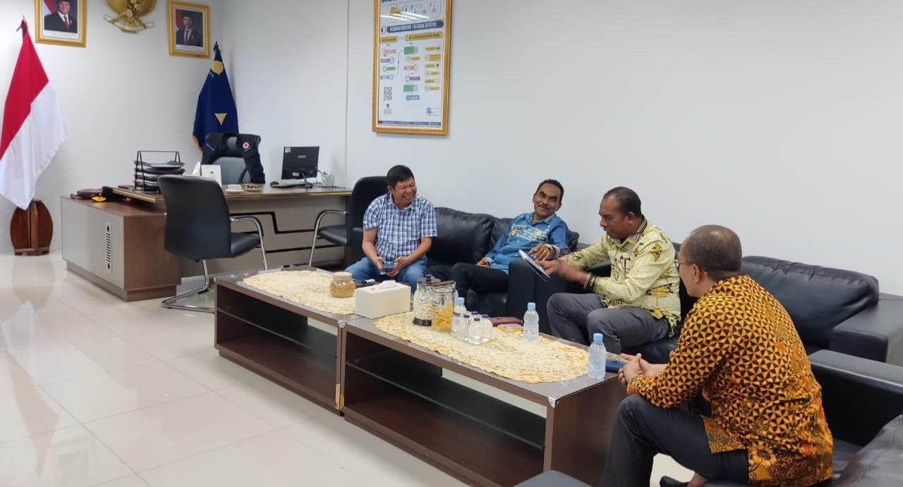 Wabup Gonzalo bersama Direktur FPKP, Nelson Harahap dan Anggota DPRD Kabupaten Nagekeo Patrisius Bhoko dan Ketua DPC Partai Demokrat Fredy Amekae